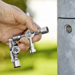 KNIPEX TwinKey univerzální klíč na rozvodné skříně